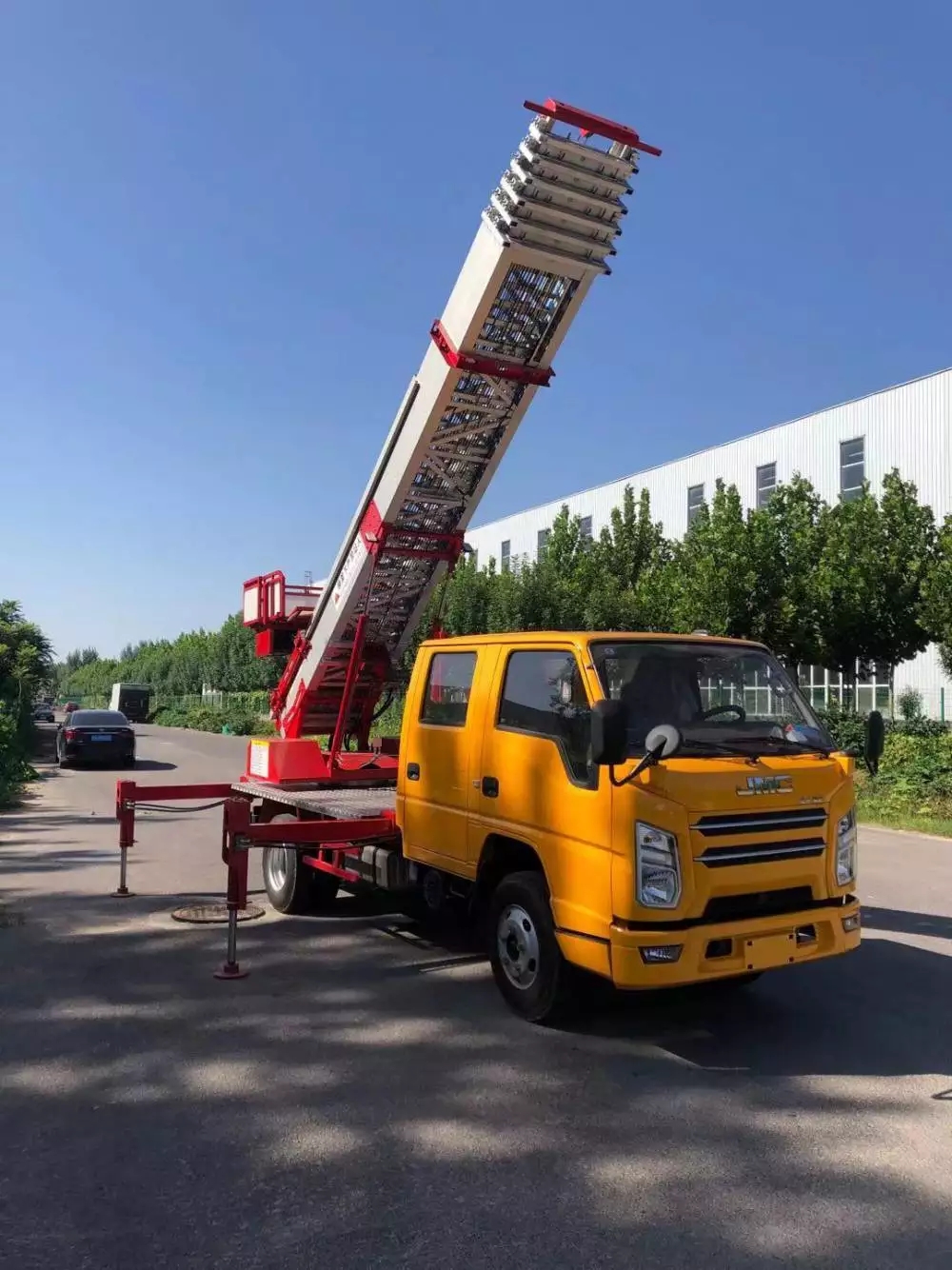 赫章附近的云梯车出租服务：轻松解决高空作业需求