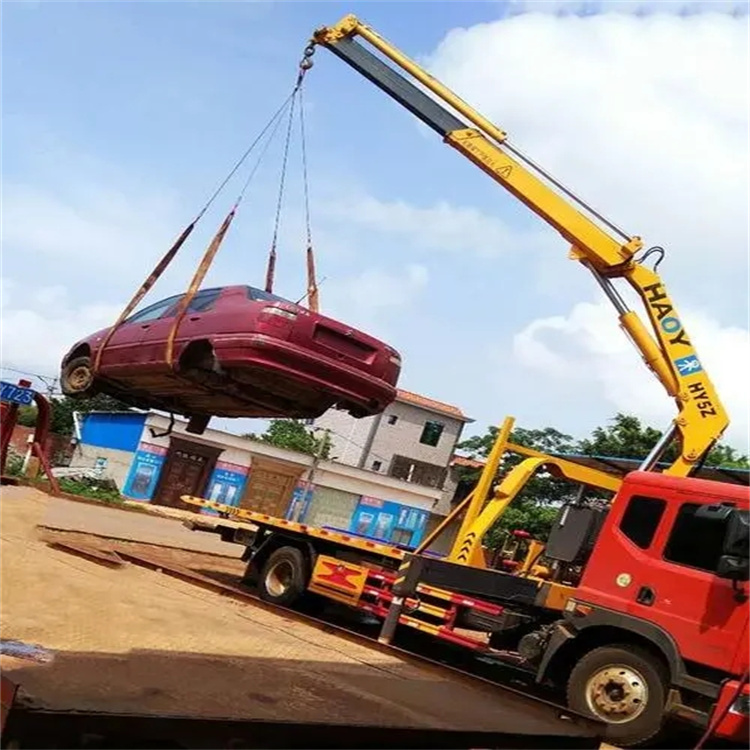 赫章吊车吊汽车的正确方法